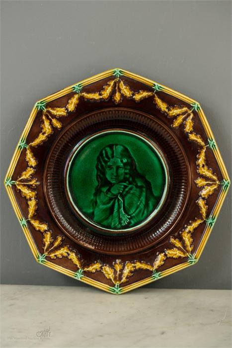 A Wedgwood majolica octagonal plate depicting a pre-raphaelite lady to the centre, and a continental - Image 3 of 6