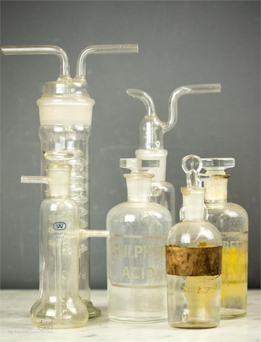 A group of laboratory chemistry glass bottles, one - Image 4 of 4