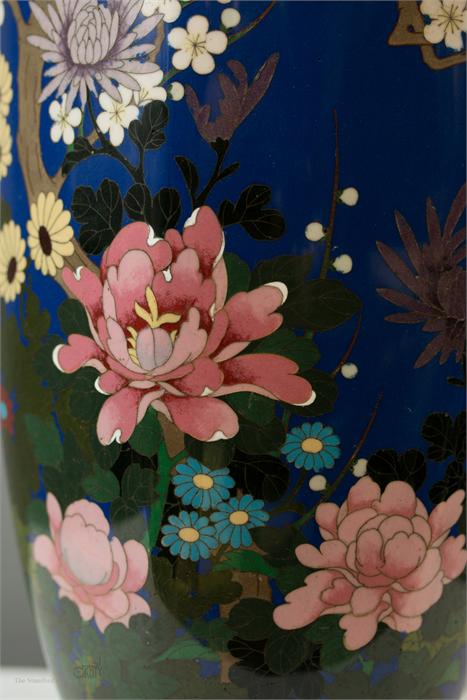 A 19th century Chinese cloisonne vase, depicting a group of peonies, chrysanthemum, and prunus - Image 4 of 4