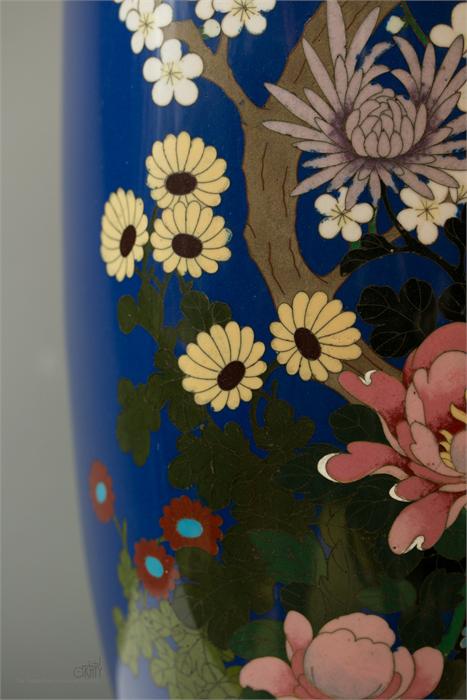 A 19th century Chinese cloisonne vase, depicting a group of peonies, chrysanthemum, and prunus - Image 3 of 4