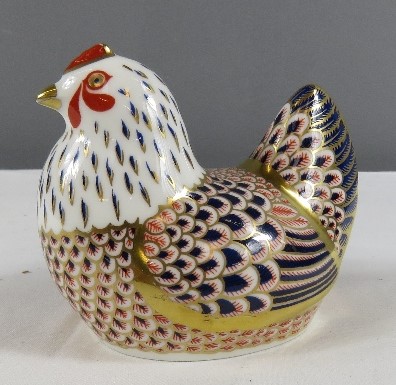 A Royal Crown Derby hen in the Old Imari pattern.