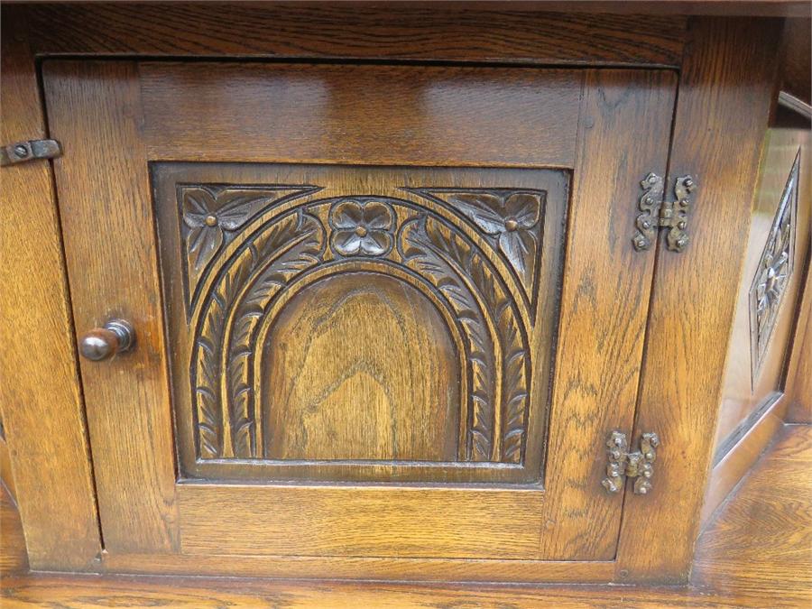 A reproduction oak court cupboard with baluster supports and canted top section. - Image 2 of 3