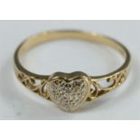 A 9ct gold sweetheart ring, size R, 1.7g.