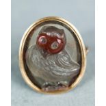 A gold and rock crystal ring, carved to depict an owl, size S.