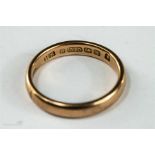 A 9ct gold wedding band, size K 2.7g.