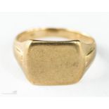 A 9ct gold signet ring with worn hall marks, size N/O, 3.8g.