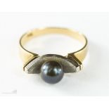 A 9ct gold ring centred with a black pearl, size K, 2.7g.