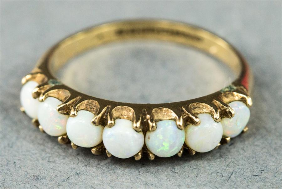 A 9ct gold and opal ring, size K, 2g.