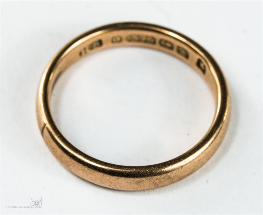 A 9ct gold wedding band, size K 2.7g. - Image 2 of 2