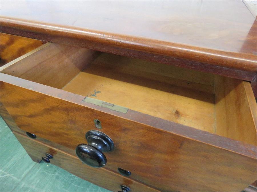 A Victorian mahogany chest of drawers with two short over three long graduated drawers and turned - Image 3 of 3