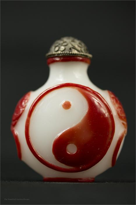 A Chinese scent bottle, red overlay on white. - Image 2 of 3