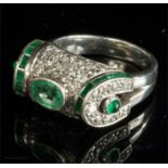 An Art Deco platinum, diamond and emerald ring, 6.3g.