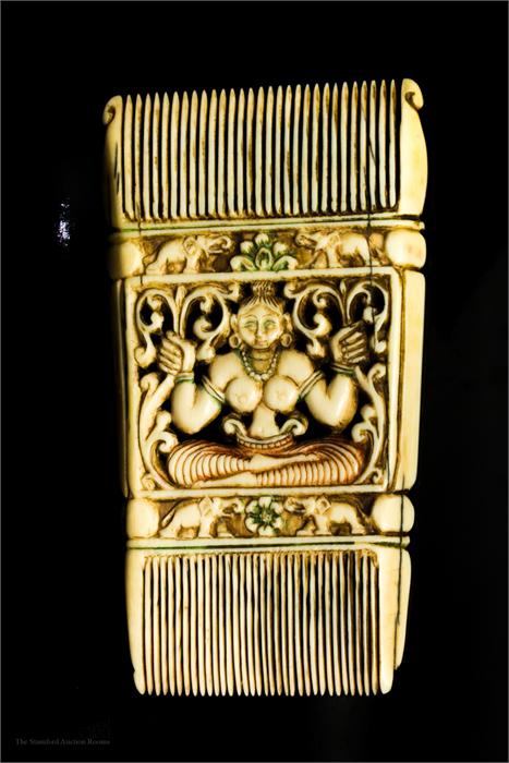 A Moghul Indian bone carved comb. - Image 2 of 2