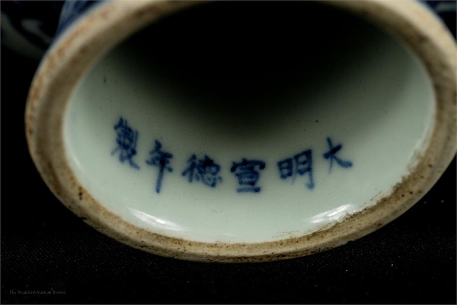 A Chinese blue and white pedestal bowl, 17½cm. - Image 4 of 4