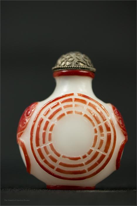 A Chinese scent bottle, red overlay on white. - Image 3 of 3