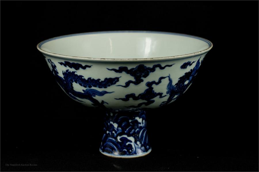 A Chinese blue and white pedestal bowl, 17½cm.