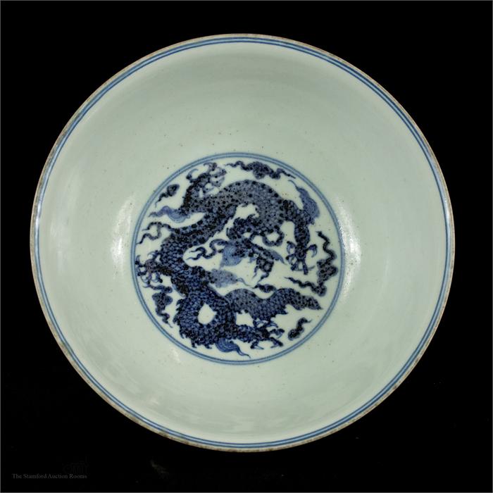 A Chinese blue and white pedestal bowl, 17½cm. - Image 2 of 4