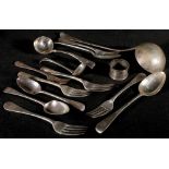 Silver composite part canteen, all engraved with rose crest, comprising a soup ladle, sauce ladle,