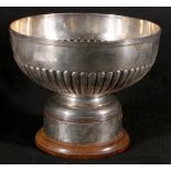 Large silver trophy bowl, with gadrooned body, London 1909, 974g, 16.