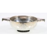 Silver quaich, makers Wilson & Sharpe with engraved coat-of-arms, Edinburgh 1934, 109g, 4.