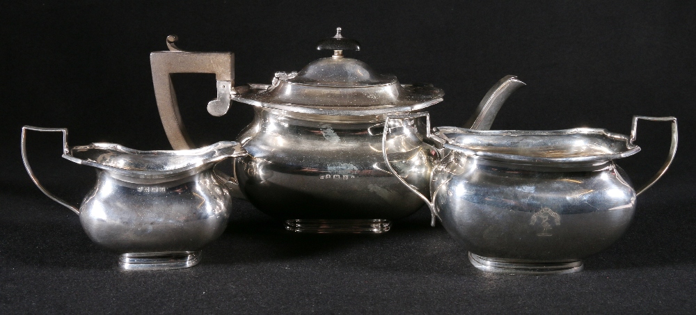 Silver three-piece teaset of serpentine rectangular form, Birmingham 1921,