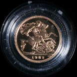 Royal Mint United Kingdom Elizabeth II gold half sovereign 1982 proof S4205, 19090 issued,