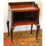 Early 20th century George III style mahogany nightstand, 47cm wide, 75cm high and 30cm deep.