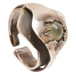 Art Smith (1917-1982) ring, USA, 1950s, sterling silver, agate, aproximate size: 7.5, 5/8"w Very