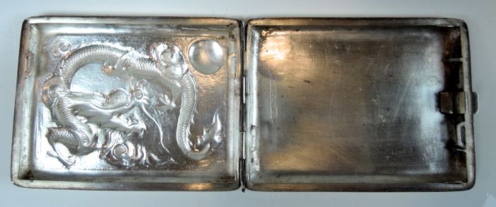 Chinese Silver Dragon Cigarette Case Detailed repousse decoration of a dragon, Chinese marks - Image 2 of 4
