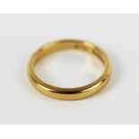 A 22ct yellow gold wedding band, Chester 1941,