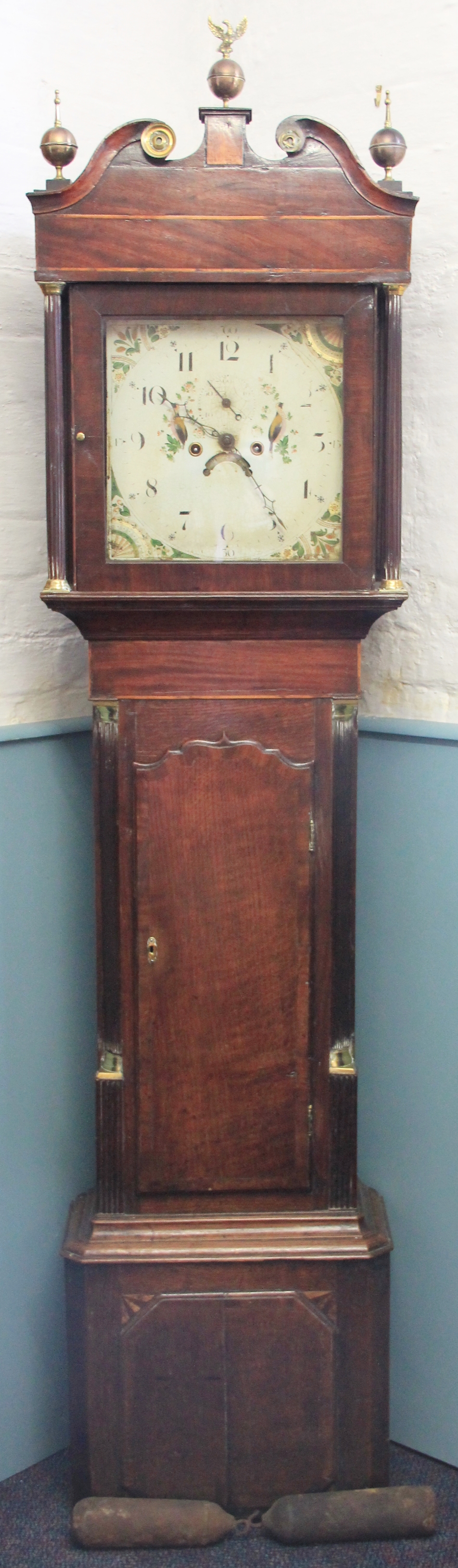 A George III oak eight day longcase clock, painted dial with Arabic numerals, - Bild 2 aus 4