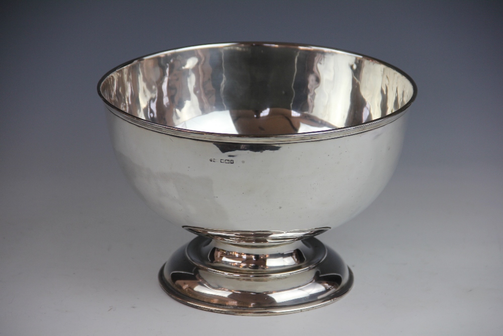 A large silver pedestal bowl Daniel George Collins, Sheffield 1908, of plain polished form,