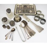 A cased set of six old English pattern silver tea spoons and matching sugar tongs, Sheffield 1898,