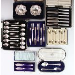 A set of twelve Art Deco silver tea spoons, A.