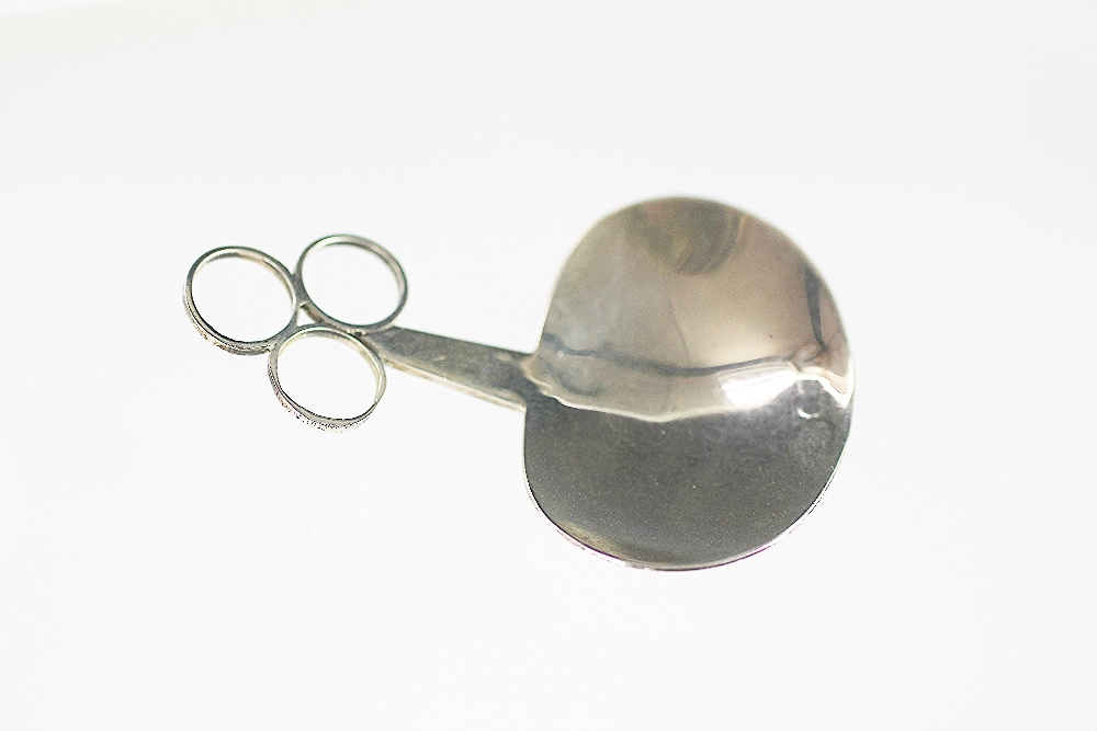 A silver caddy spoon, 'A.