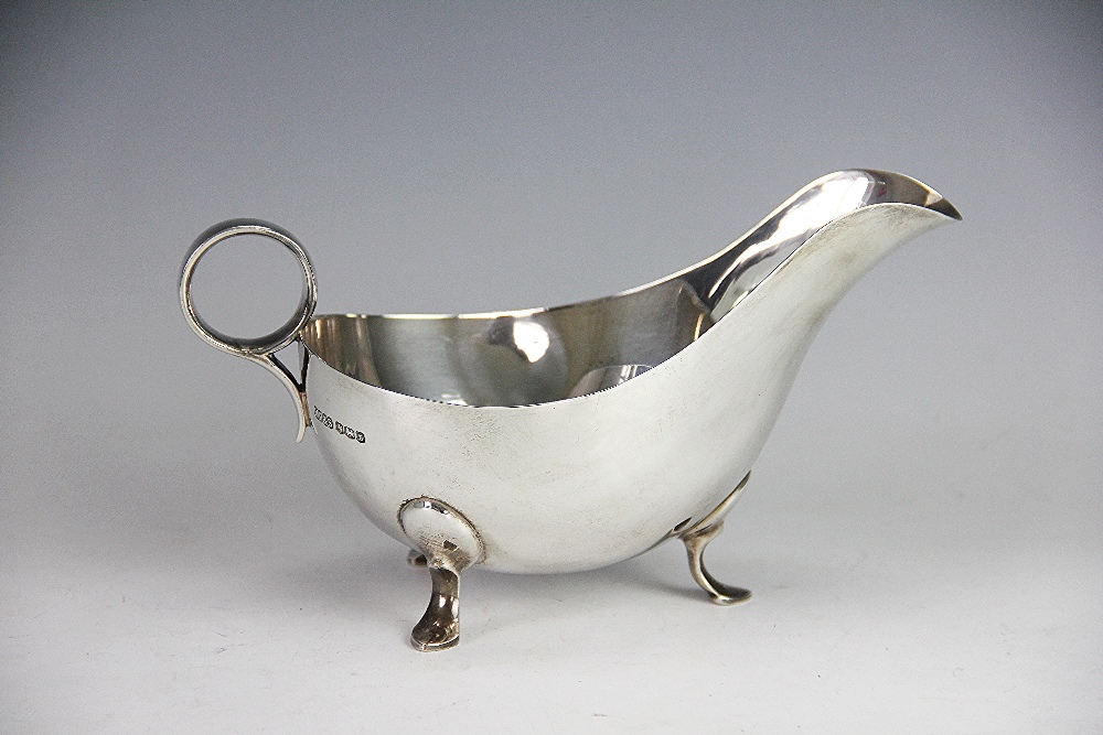 A silver sauce boat, H Pidduck & Sons, Sheffield 1936, of low oval form and with ring handle,