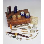 A collection of silver and objects of vertu, to include a silver cheroot cutter, London 1913,