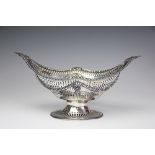 A silver bread basket, Goldsmiths and Silversmiths Co Ltd, London 1923,