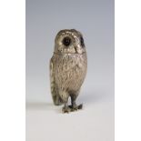 A silver novelty owl pepperette, Richards and Brown, London 1868, naturaistically modelled standing,