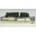 A Wrenn W2225 Freight Locomotive and tender, 2-8-0,