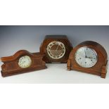 A selection of three mantle clocks, comprising an Art Deco mahogany mantle clock,