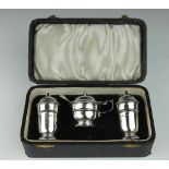 A cased set of silver condiments, Viners Ltd, Sheffield 1933, each of pedestal form,