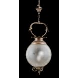 LAMPADARIO a due luci in ottone con boccia in vetro. XX secolo Misure: h cm 85