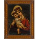 STAMPA a colori "Madonna con Bambino" entro cornice in noce. Sicilia fine '800 Misure: cm 53 x 72