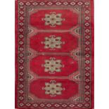 TAPPETO, trama e ordito in cotone e vello in lana. Pakistan XX secolo Misure: cm 83 x 129