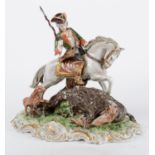 GRUPPO in porcellana policroma raffigurante "caccia al cinghiale" (usure e rotture). Inghilterra