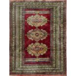 TAPPETO Kashmir, trama e ordito in cotone e vello in lana. Pakistan XX secolo Misure: cm 127 x 192