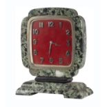 OROLOGIO da tavolo deco' in marmo verde serpentino e riporti in nero belga. Italia XX secolo Misure: