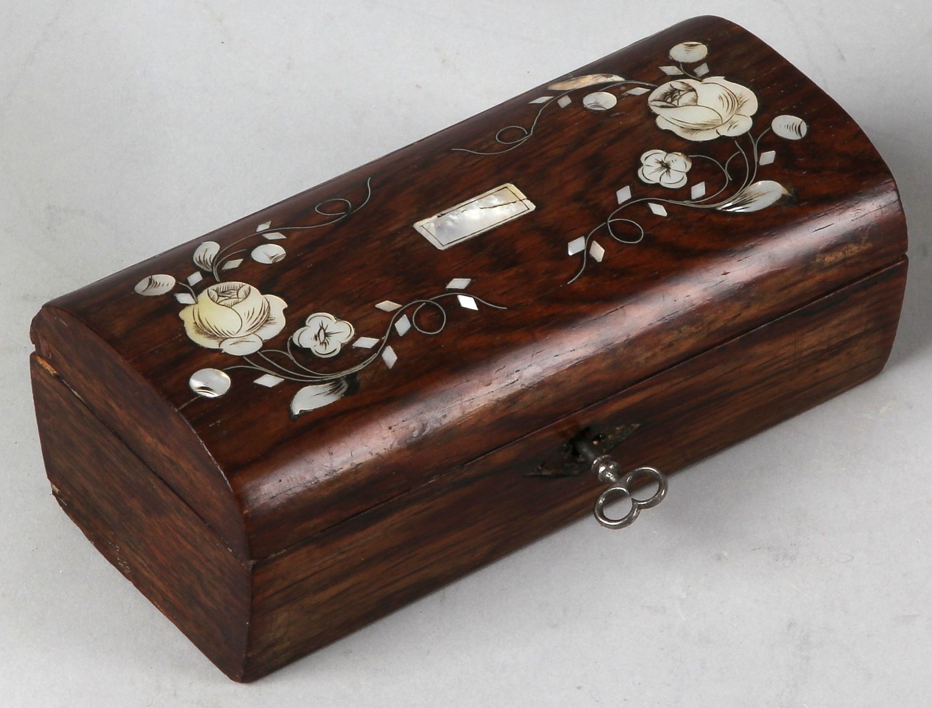 Antique rosewood spoon box with mother of pearl inlay, 19th century. Key fog batter. In good
