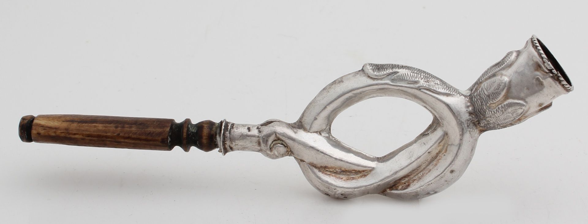 Silver groom pipe, 835/000, buttoned with twisted edge and wooden mouthpiece. What dented. length 12